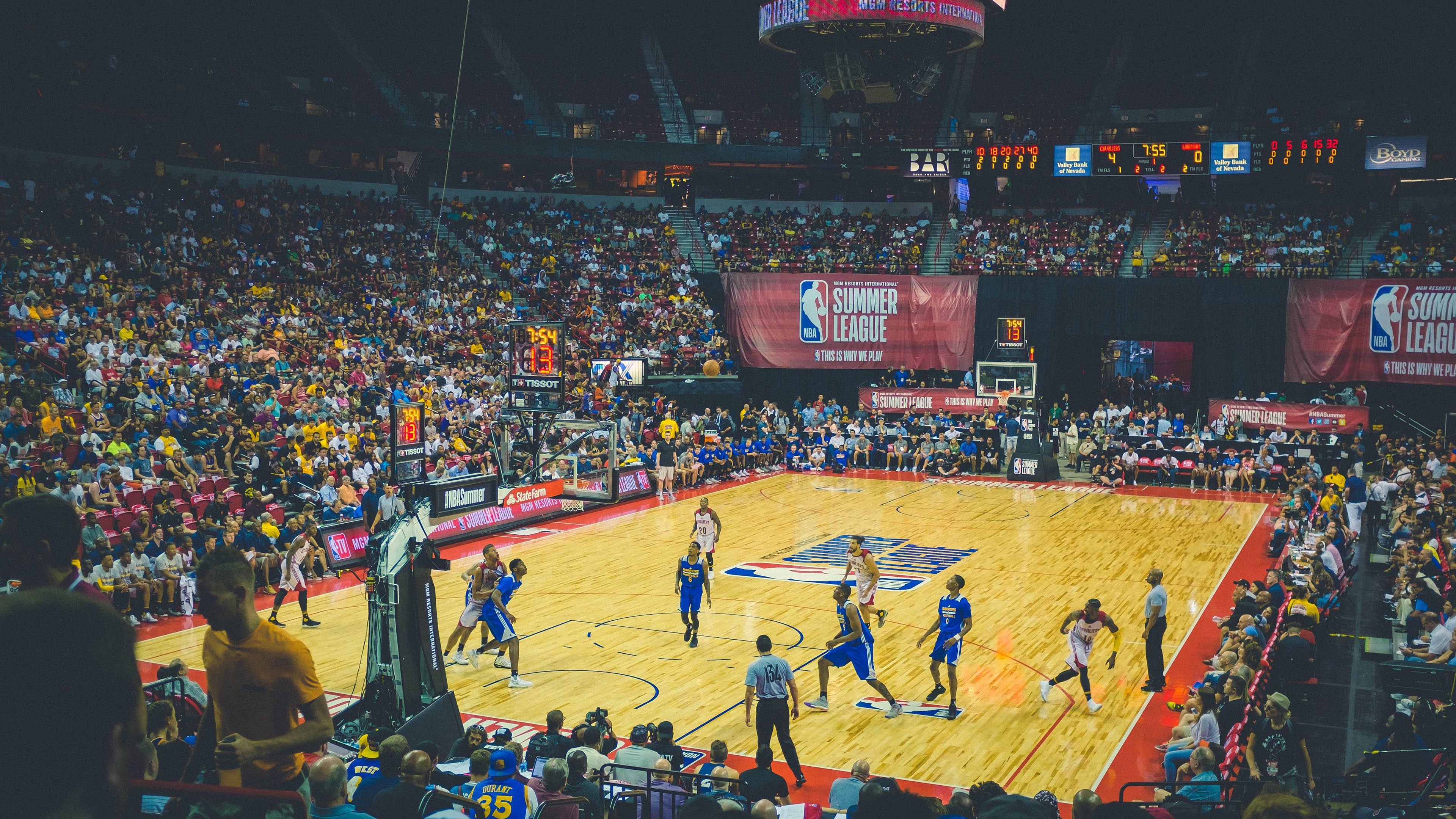 东契奇连续9场得分突破30分，创湖人队史近半世纪第四长纪录